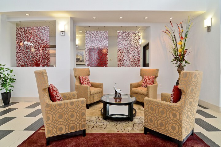 Lobby lounge
