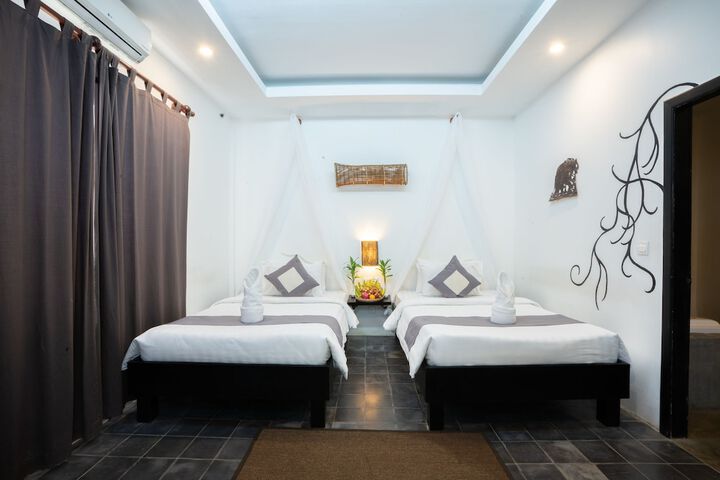 Room 10 of 90