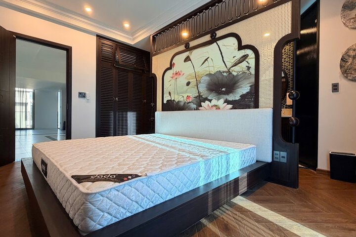 Room 104 of 168