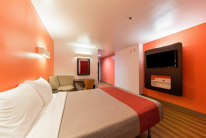 1 Queen Bed Refrigerator (4 of 11)