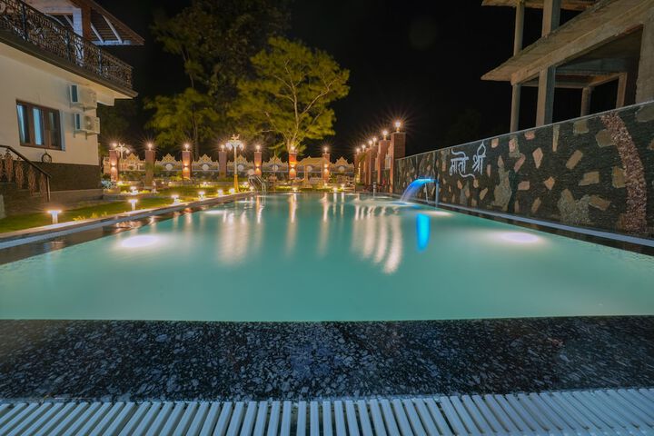 Pool 5 of 7