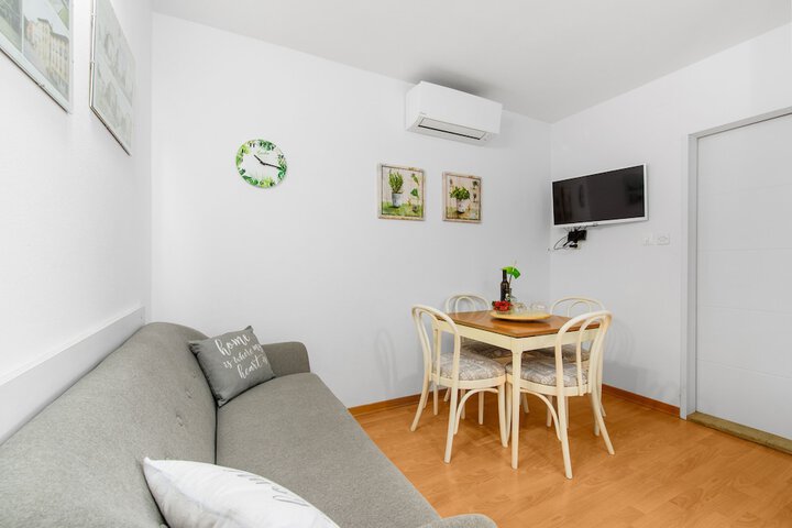 Room 44 of 127