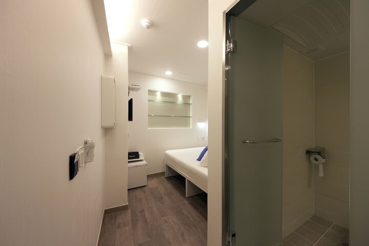 Room 10 of 43