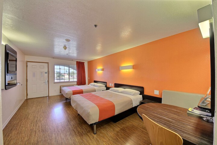 Room 8 of 34