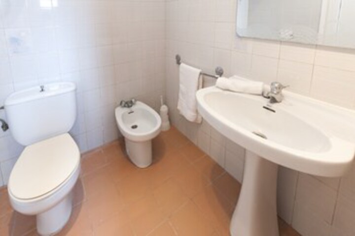 Room 2 of 30