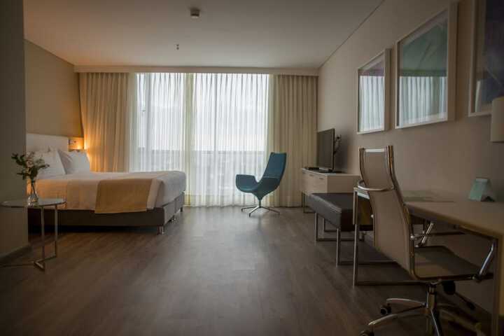 Room 12 of 103