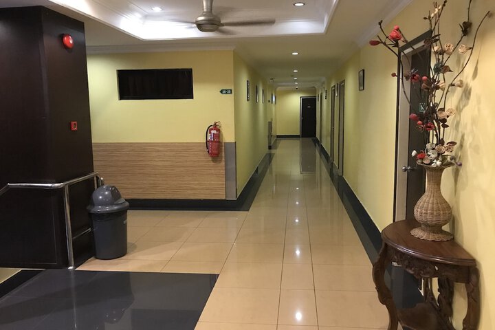 Ballroom/Hall 28 of 30