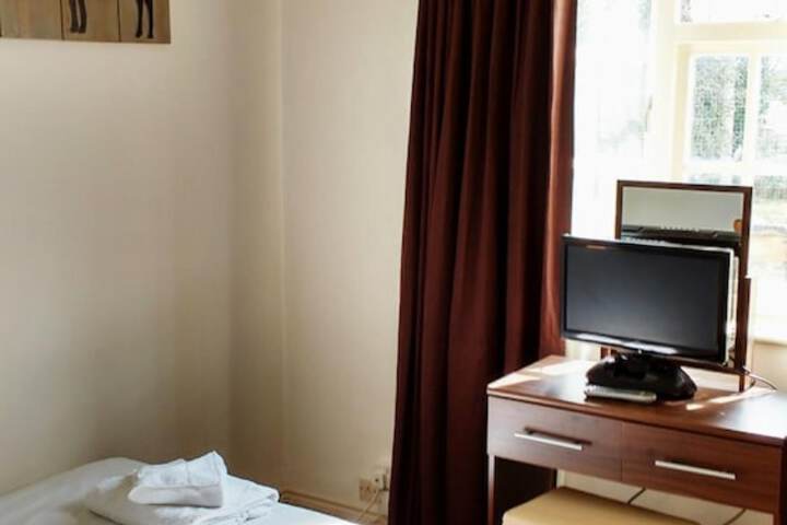 Room 22 of 48