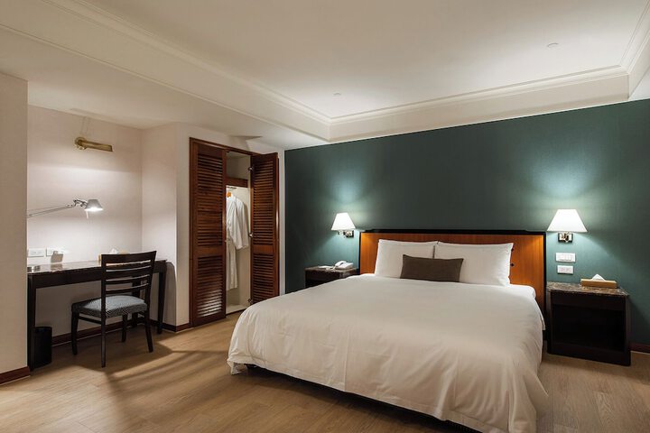 Room 13 of 64