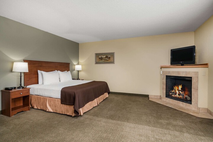 1 King Bed Accessible (11 of 32)