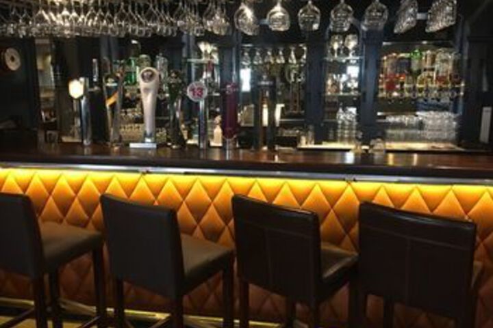 Lounge 12 of 18