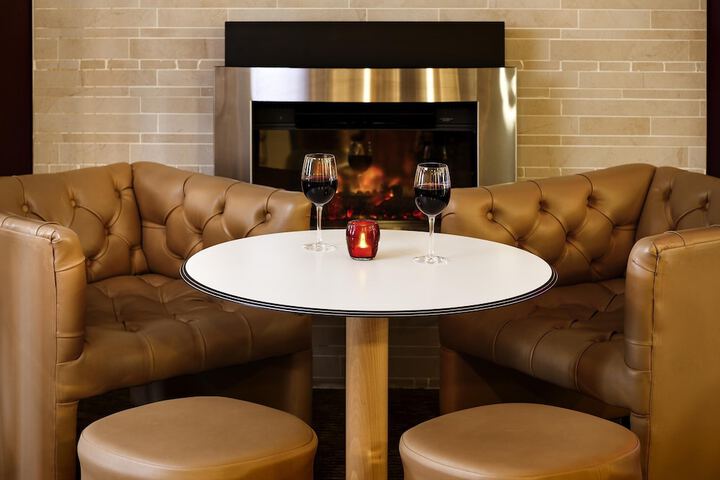 Lounge 48 of 57