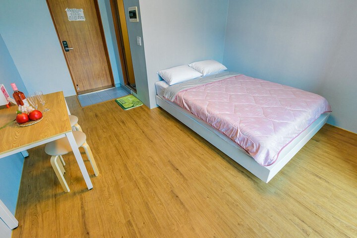 Room 17 of 102