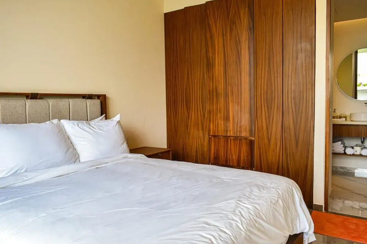 Room 4 of 19