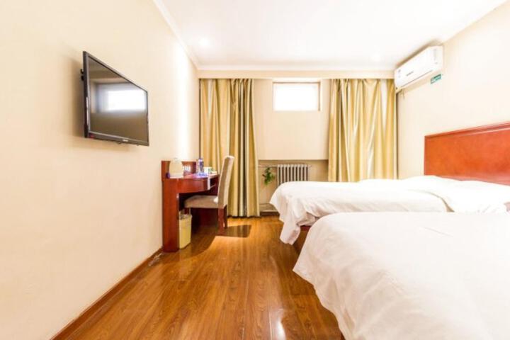 Room 3 of 8