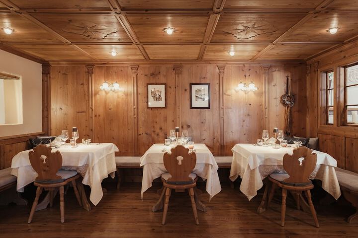 Dining 73 of 87