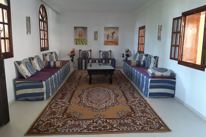Lounge 43 of 49