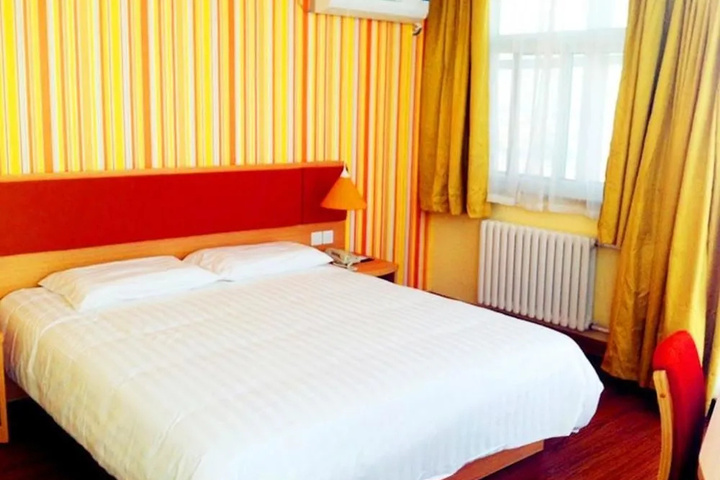 Room 4 of 13