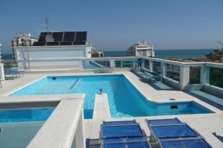 Hotel Pool
