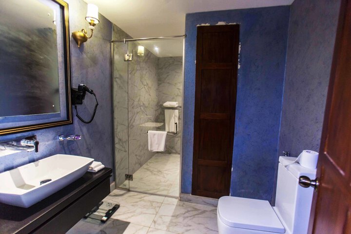 Room 53 of 113