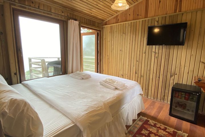 Room 4 of 72