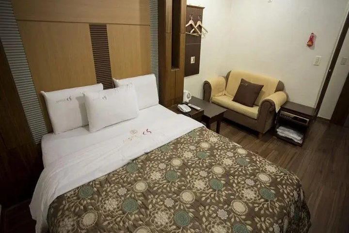 Room 14 of 27