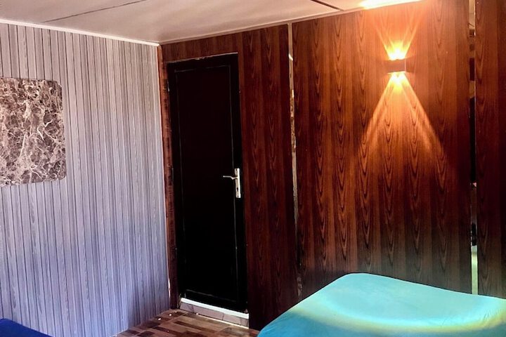Room 4 of 16