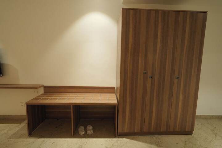 Room 45 of 102