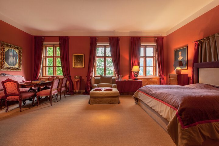 Room 8 of 11