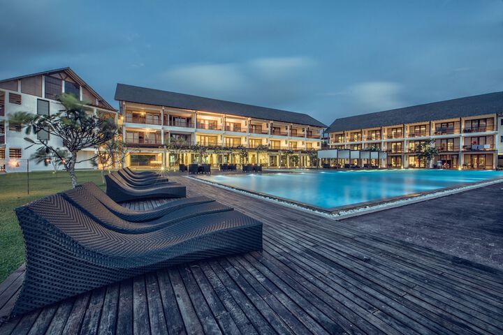 Hotel Pool