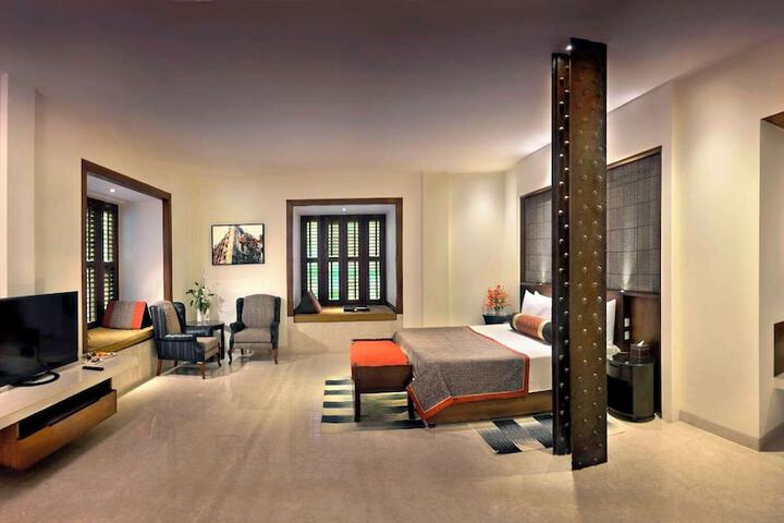 Room 8 of 22