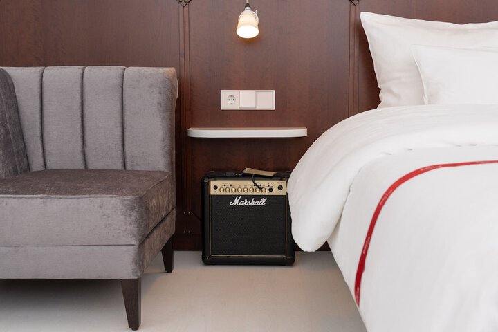 Room 2 of 82