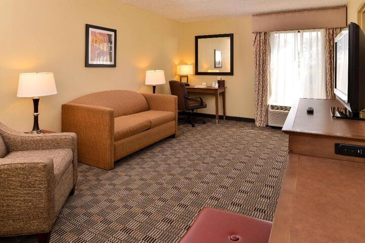 1 King Bed (3 of 11)