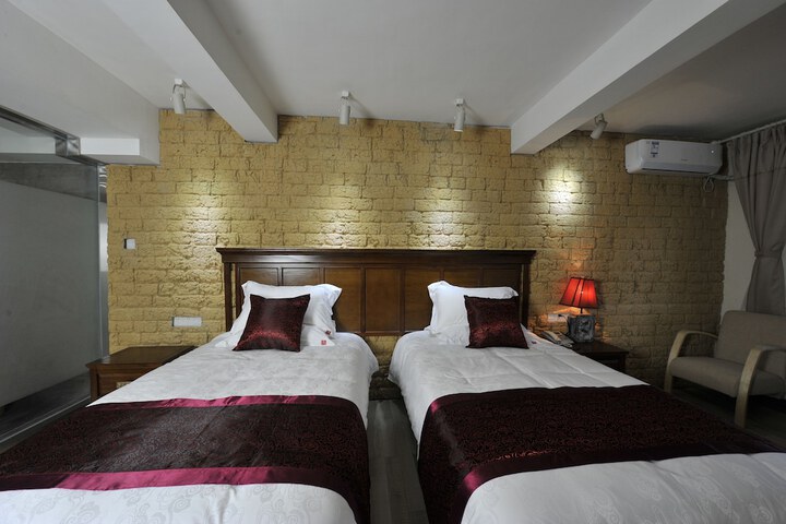 Room 34 of 161