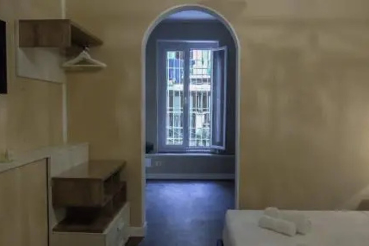 Room 5 of 13