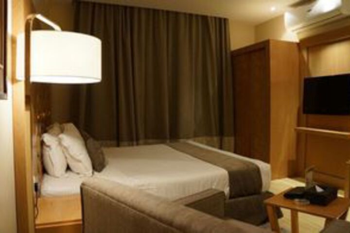 Room 8 of 39