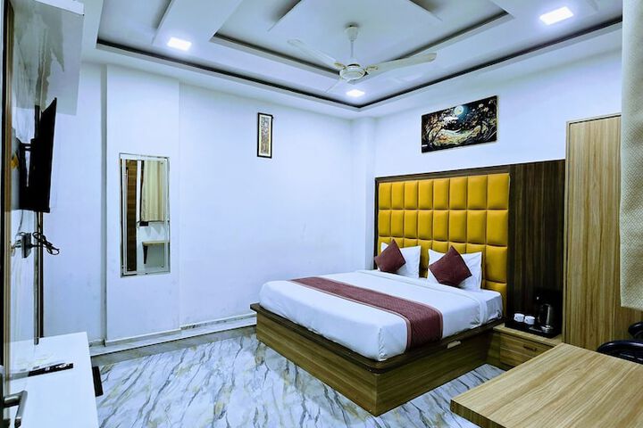 Room 33 of 60