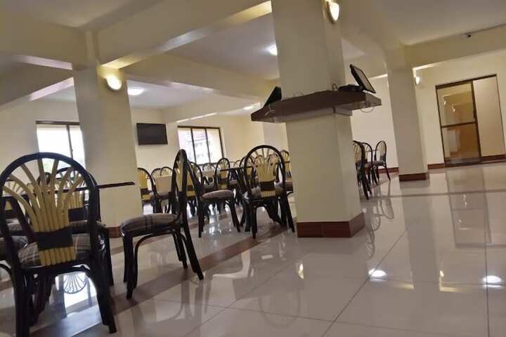 Dining 25 of 61