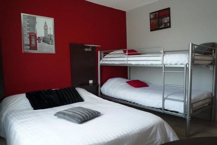 Room 11 of 25