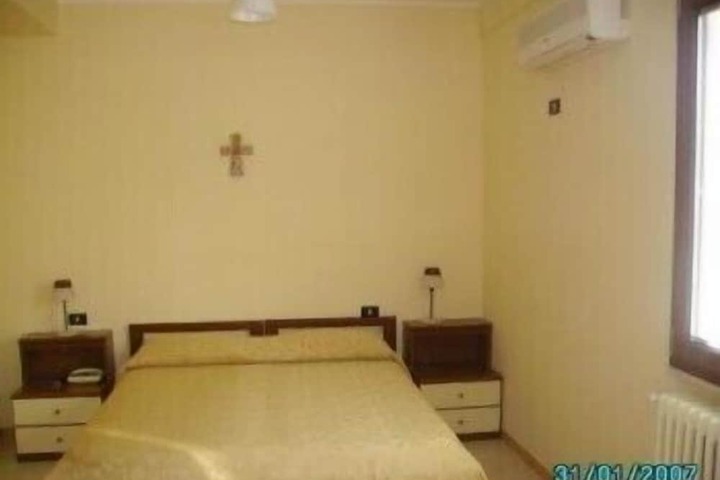 Room 7 of 36