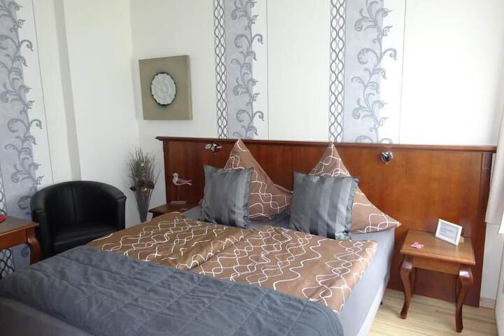Room 6 of 39
