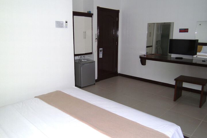Room 4 of 65