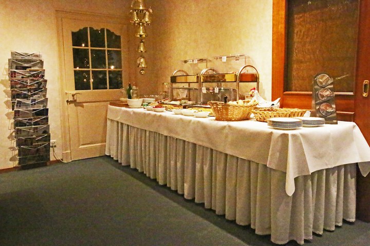 Breakfast/Coffee Service 31 of 45