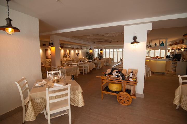 Dining 180 of 313
