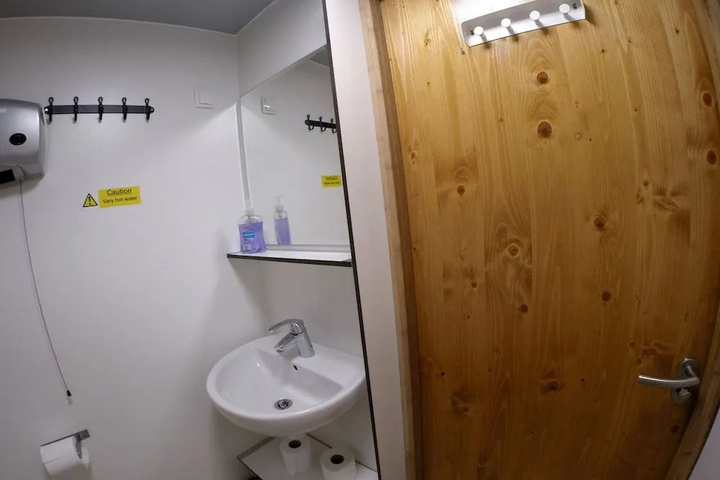 Room 9 of 17