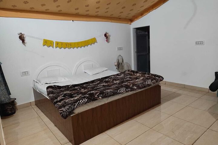 Room 2 of 8