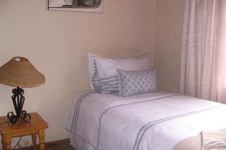 Room 9 of 28