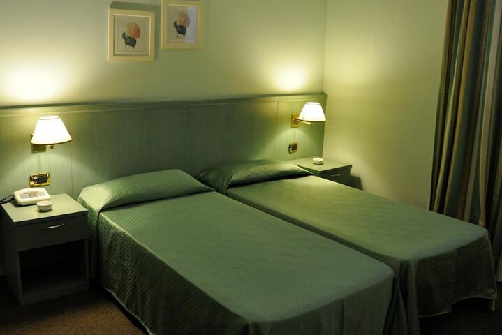 Room 10 of 36