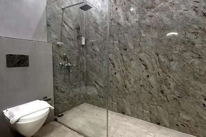Room 9 of 15