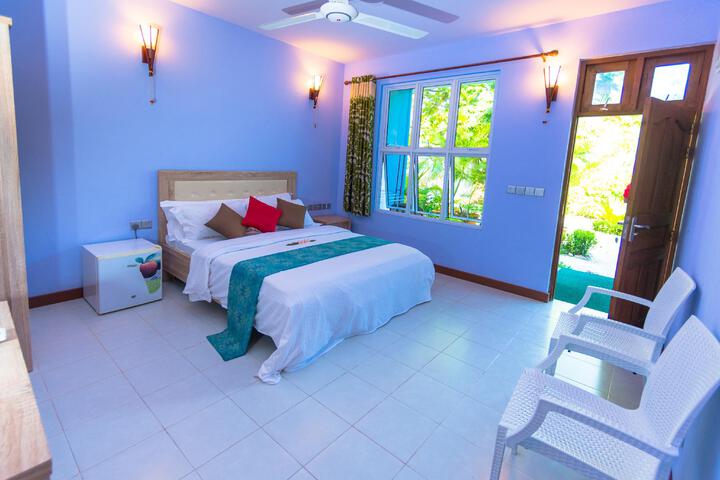 Room 4 of 9